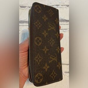 Louis Vuitton Monogram Zippy Wallet
